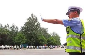 全省公安交警多项举措护航中考图片