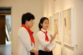 专业美术馆的墙上，展出了小学生的水墨画图片