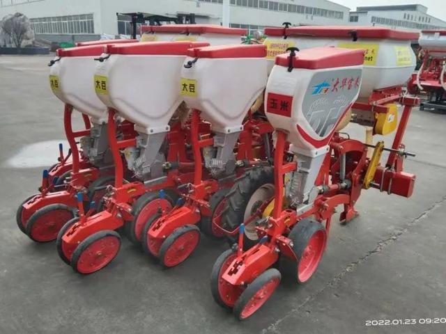 扩种大豆、实施带状复合种植│为何今年各地都在推广这种播种机？