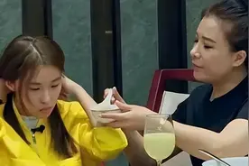 变形记16岁女巨婴：每天花销过万，吃饭要人喂，如今变化很惊艳图片