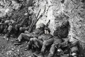 中国历史上唯一一次召回老兵，全员到场无一缺席，首长感动得落泪图片