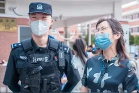 “我的学生在保护我的学生”图片