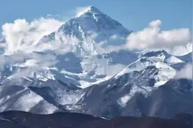 珠峰“睡美人”：冰封九年，儿子不止一次在网上看到母亲尸体照片图片