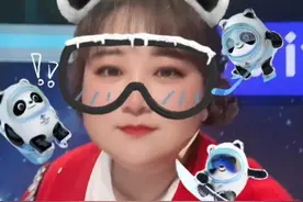 贾玲晒节目幕后花絮，开美颜下巴变好尖，关晓彤穿空姐制服惊艳图片