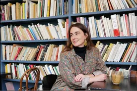 法国女人确实会穿搭，看巴黎街头，无论什么年龄都能穿出她的美图片