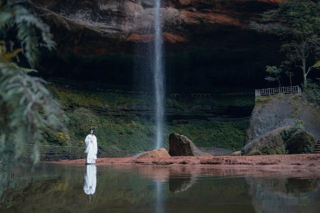 老当益壮宁移白首之心是什么意思（滕王阁序最经典的八句话）