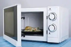 这5种常见食品，打死都不要放入微波炉加热，别等酿成大祸才知错图片