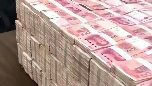 陕西"房姐"龚爱爱落马：北京41套房，4个身份证，帅哥司机骗走2亿