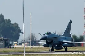 巴方大幅增加歼10引进数量？提升到90架4个中队，还对歼35有兴趣图片