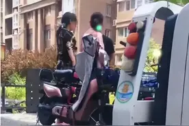 失策了！执法队进小区拖电动车，没想到惹怒业主，并当场报了110图片