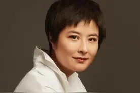 42岁的张泉灵从央视辞职后，瞒着60岁的李铁，给了80后小伙147万图片