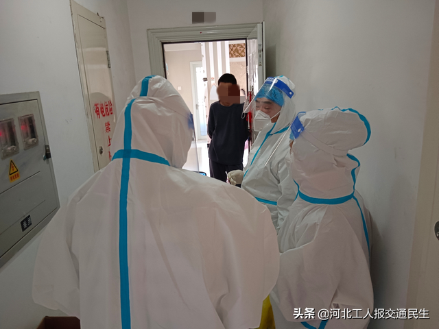河北高速京哈北线分公司志愿者:战疫情 唐山必有我