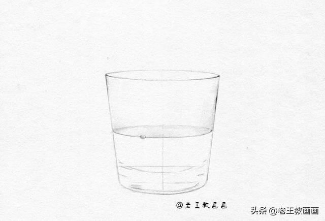 零基础也能画素描，教你画玻璃杯质感