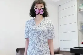 女儿闲置几十条连衣裙，57岁的我尝试搭配来穿，你们觉得我合适吗图片