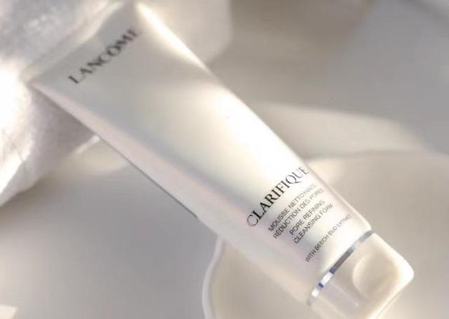 40岁左右用什么洗面奶？这5款大牌值得试试，有点小贵但对皮肤好