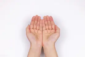 五指不露缝，一生不受穷，你怎么看？图片