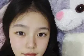 小仙女刚睡醒图片