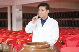 用情怀保留400年前河湟老味道——中国白酒工艺大师王鹏珍解读46度五种粮酿造青稞酒图片