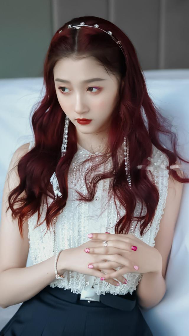 鹿晗迎32岁生日,女友关晓彤连续五年卡点为其庆生,俩人超甜