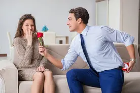 跟女生约会多少次才能成为正式的男女朋友呢？图片