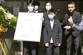 黎淑贤出殡！4子哀痛送亡母，二婚生的儿子捧遗照24岁长子随其后图片