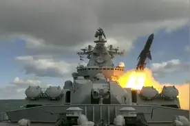 巡洋舰葬身海底，俄军改变战术，远轰地毯式轰炸，亚速营毁灭在即图片