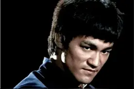 毛主席指着李小龙说，这小伙功夫好，打得好！图片