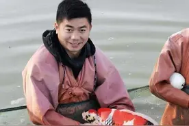 济南小伙养锦鲤年入千万，一条鱼曾卖出58万元高价图片