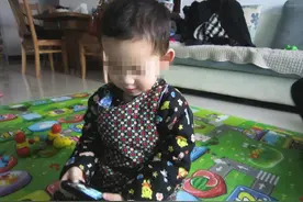 3岁男孩趁妈妈睡觉时，用手机免密支付叫300元快餐，看完哭笑不得图片