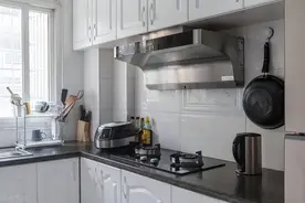 油烟机脏了无需拆下来清洗，教你一招小妙招，实用又方便，去污效果杠杠的图片