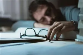 2011年23岁工人连续加班后去世，家属向公司讨要说法：他是累死的图片