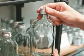 玻璃瓶的危害更严重？是塑料瓶的4倍，导致更多环境和健康问题图片