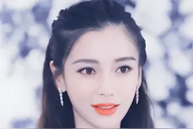 杨颖携子逛海洋公园，3个保姆贴身跟随，小海绵5岁身高猛窜图片
