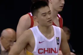 黑的离谱！世界杯最无耻一场，裁判8打5吹中国队，误判罚下赵维伦图片