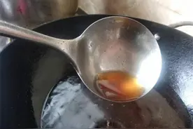 白糖怎么熬糖色才正确？很多人没有掌握其中的小技巧图片