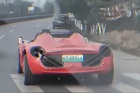 比豪车更“壕”的老头乐：奔驰小GG，宾利添堵，路虎险胜，笑惨了图片