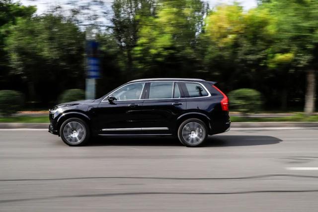 沃尔沃XC90 T8：709牛·米，百公里不到3个油，回头率超高