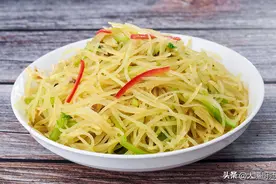 炒土豆丝，什么时候放醋是关键点！牢记3个技巧，爽脆酸香又入味图片