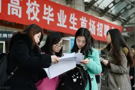 公务员考试为什么这么火？图片