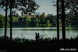 “只看了他一眼，我就知道他心里有鬼”：男人越轨的5大信号图片