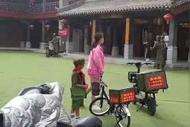 妈妈生病姐弟3天卖上千根冰棍：基本上赚够学费图片