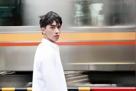 官宣结婚遭粉丝报复，CP粉发《上瘾》花絮疯狂反击，许魏洲道歉了图片