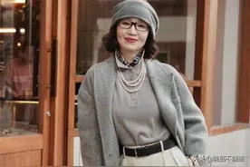 女人50岁以后，早春少穿运动鞋，瞧三木妈妈这样穿，优雅显气质图片