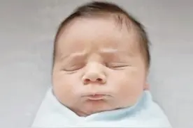 护理新生儿，这7个坑千万别踩，中一个就可能影响娃的发育图片