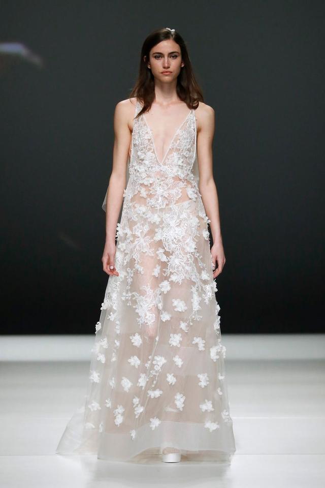 2022年欧美热门新趋势祼婚纱——巴塞罗那新娘时装周抢先鉴赏