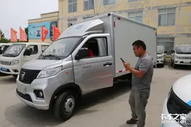 配送水果蔬菜+摆摊卖瓜，翼展厢祥菱V2一车多用图片