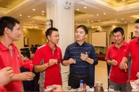 京东1号快递员辞职，刘强东回怼：干满5年送你1套房！结果如何？图片