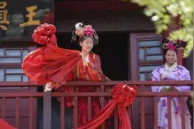 才女对联招亲，上联“孙权嫁妹有备而来”，穷书生的下联惊艳众人图片