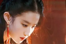 《梦华录》刘亦菲的服饰美翻了，每件都好看，被花魁造型惊艳到图片