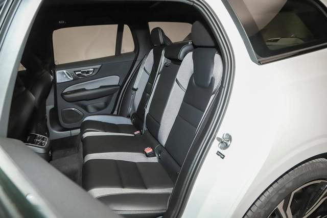 开完了沃尔沃V60，再开奥迪S4 Avant，才发现一个吹牛，一个真牛